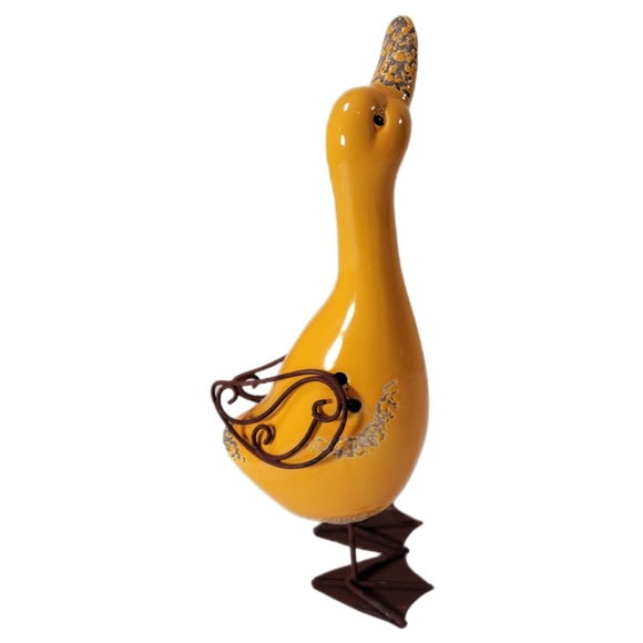 10" Yellow Duck Ceramic Body Metal Wings And Feet. - Picture 4 of 9